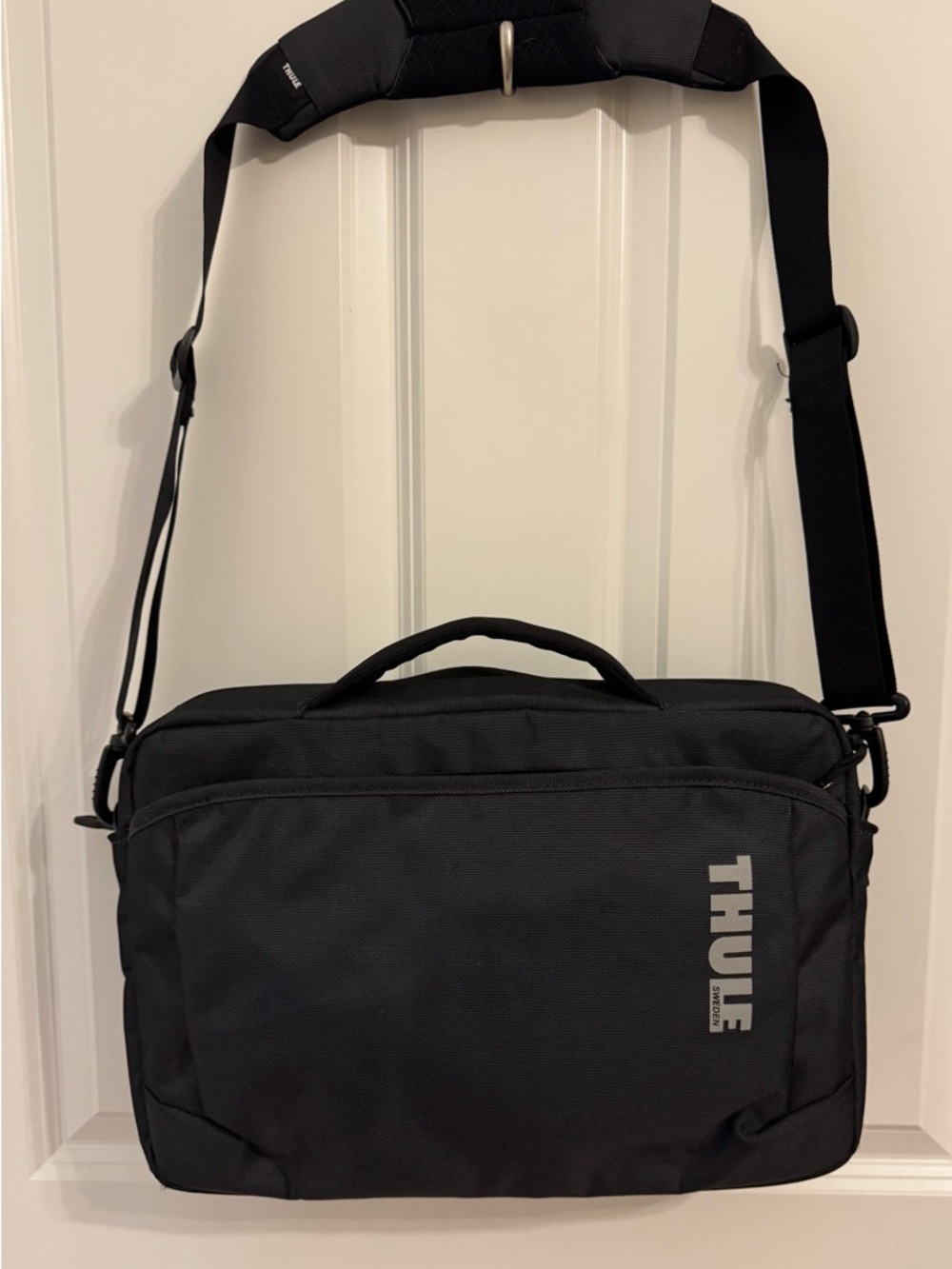 Thule Black Laptop Messenger Bag with Shoulder Strap
